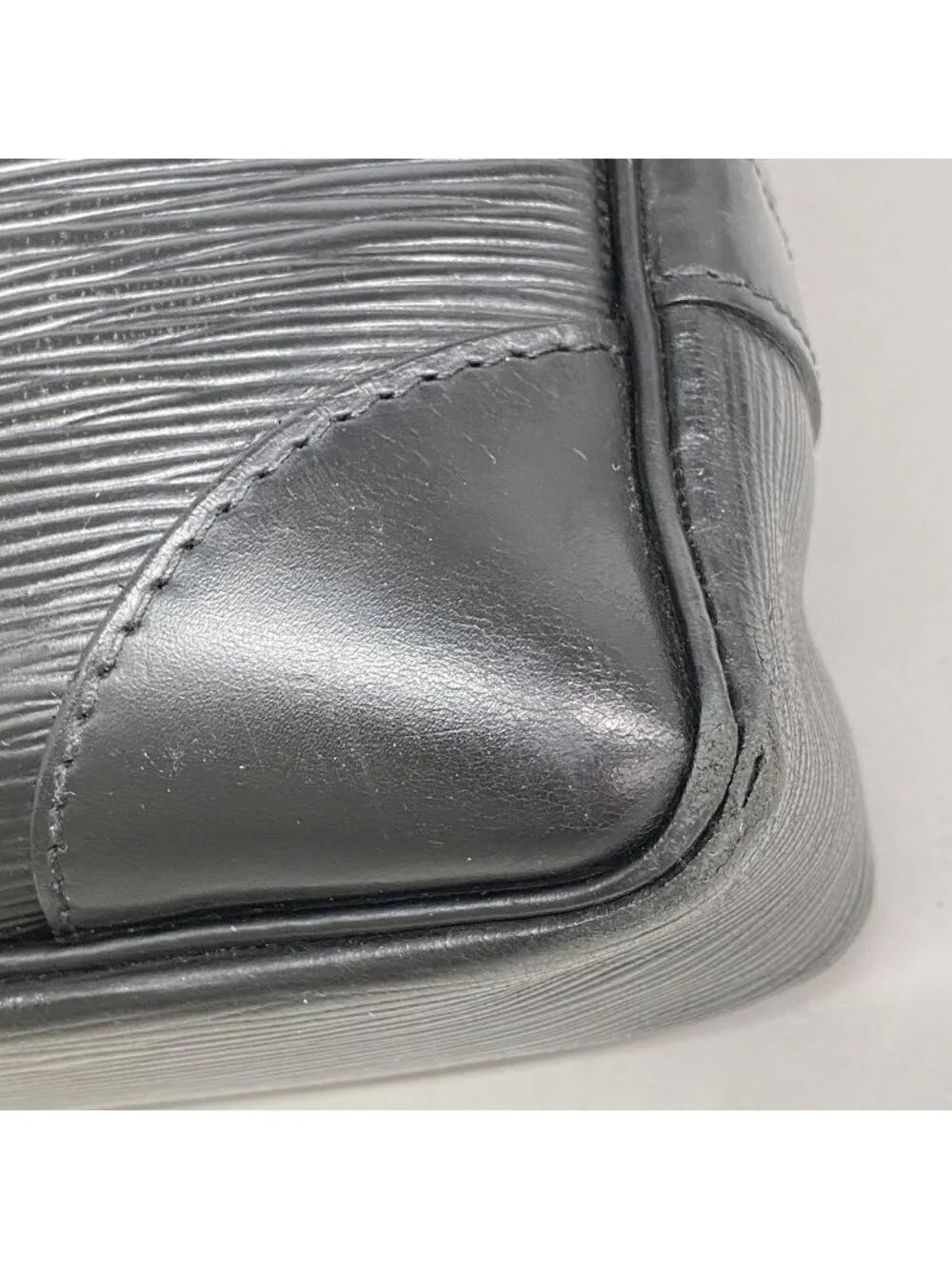 Louis Vuitton Business Bag Epi Vivienne MM Noir